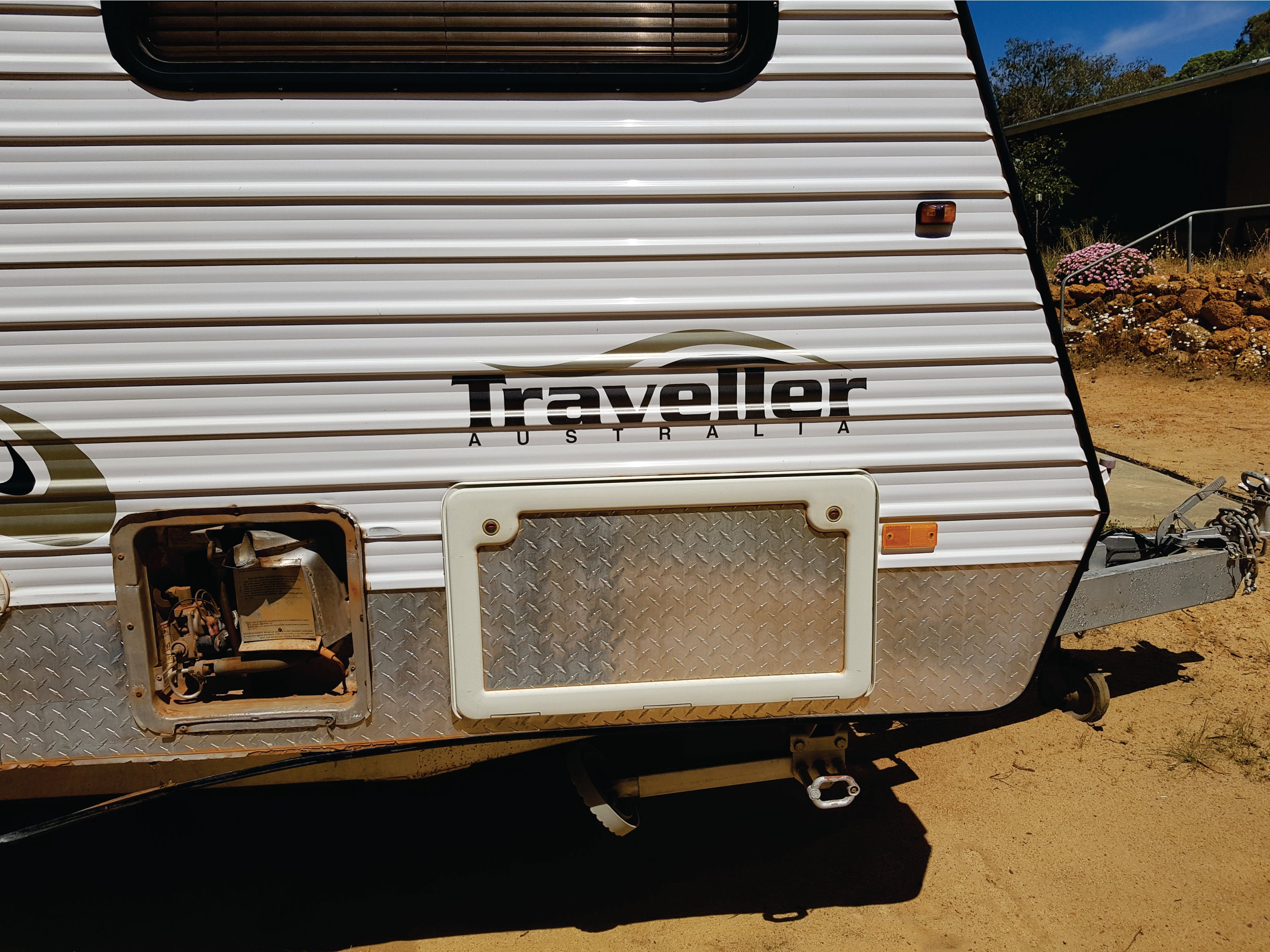 Traveller caravan logo