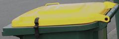 Safewaste bin lid latch for bins with handles